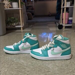 Nike Women's Sneakers in Teal and White